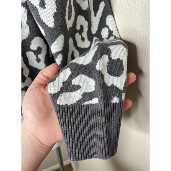 LANE BRYANT Dark Gray & White Leopard Print Crewneck Sweater Size 18 - Picture 15 of 16